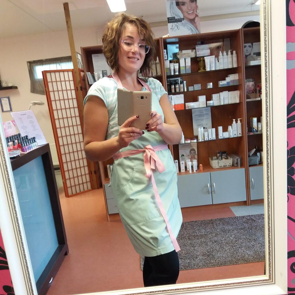 Kiuruvesi-essu väri minttu Kustomoitu työasu - kosmetologi työvaate - Univormu