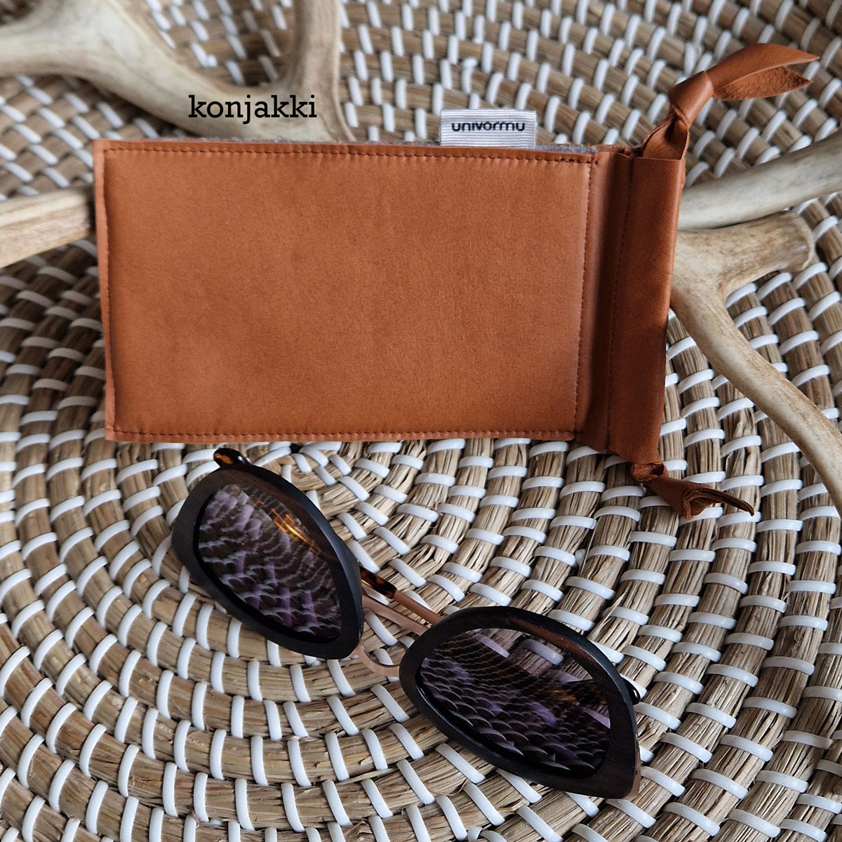 poronnahkainen vuorattu silmälasikotelo zero-waste