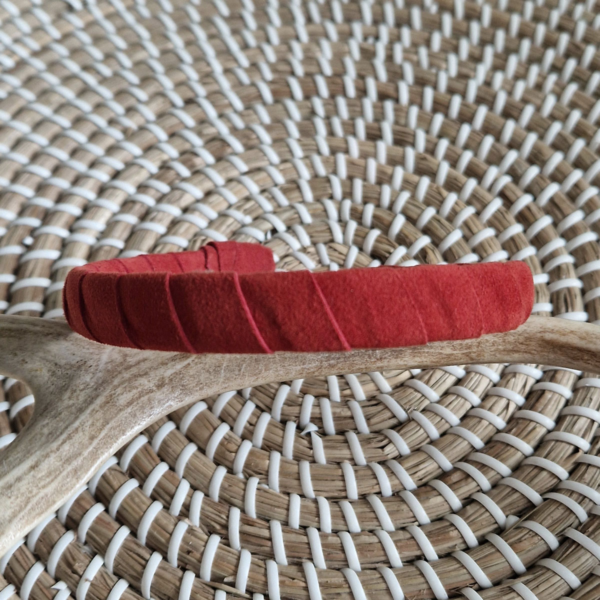 kapea painamaton hiuspanta nahkaa