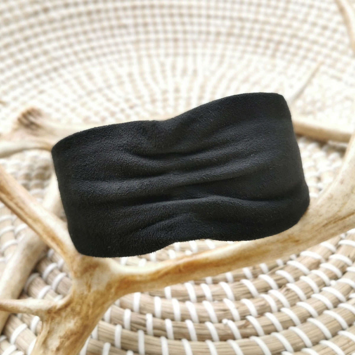 mokkainen leveä hiuspanta rypytyksillä